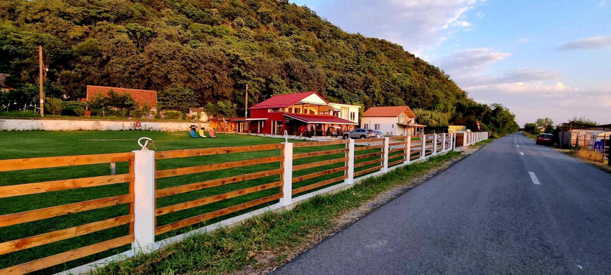 Vila Legrand Panzió Bazias Kültér fotó